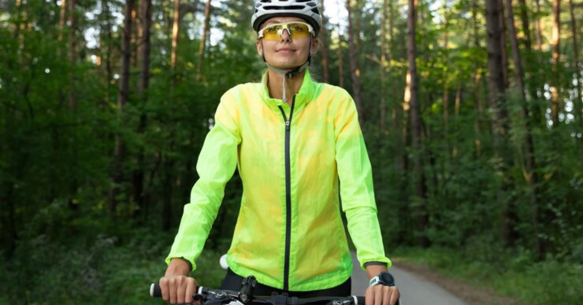 Be Seen, Be Safe: The Essential Guide to Cycling Reflective Jackets